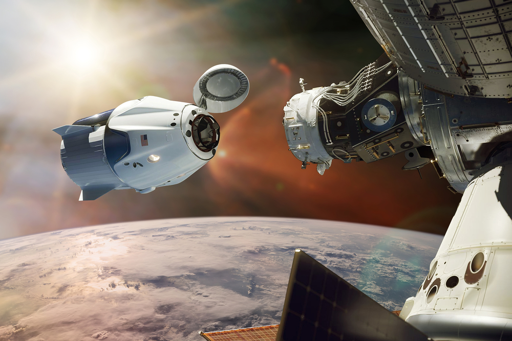 Nákladná kozmická loď na nízkej obežnej dráhe Zeme. Prvky tohto obrázku poskytnuté NASA.