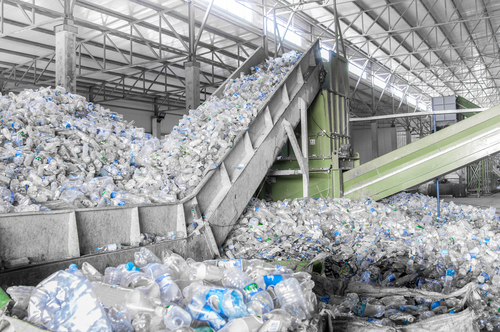 vstrekovanie recyklovaných plastov