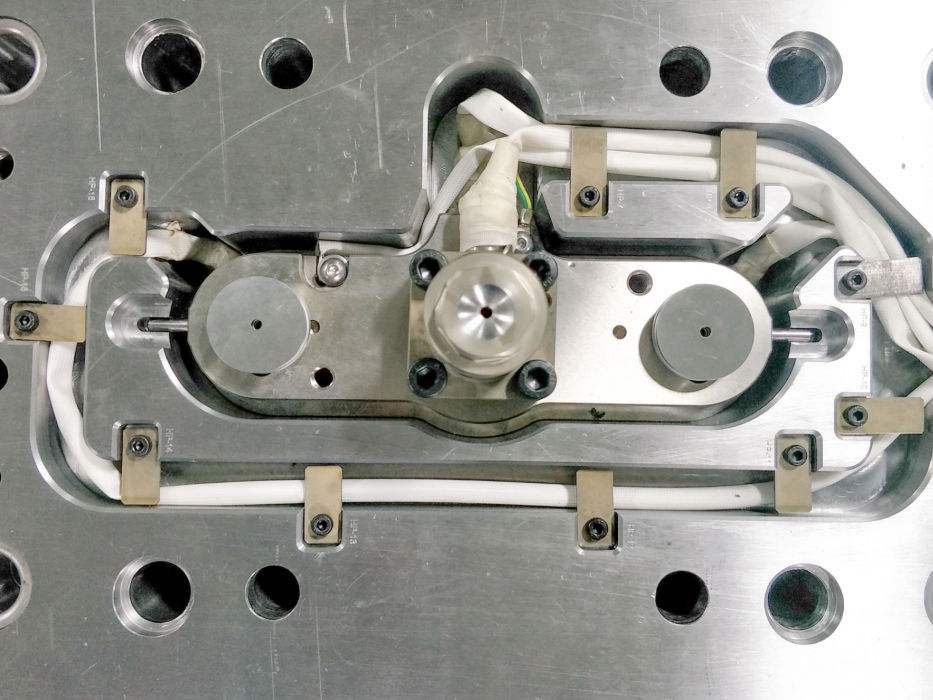 Moldes de injeção de câmara quente