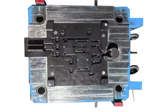 Automotive Plastic Injection Molding Companies - immagine 3