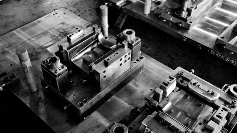 Nástroj na lisovanie plechov pre presné automobilové diely