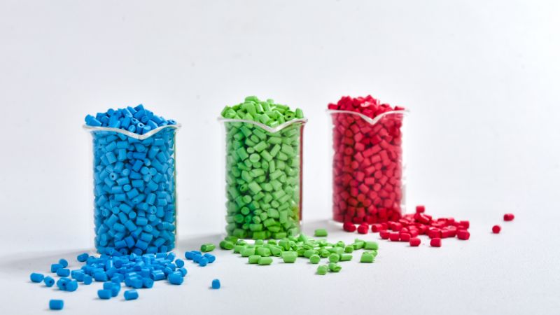 eri värisiä termoplastisia