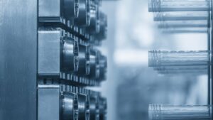 машина для литья медицинских изделий под давлением, предназначенная для производства медицинских трубок.