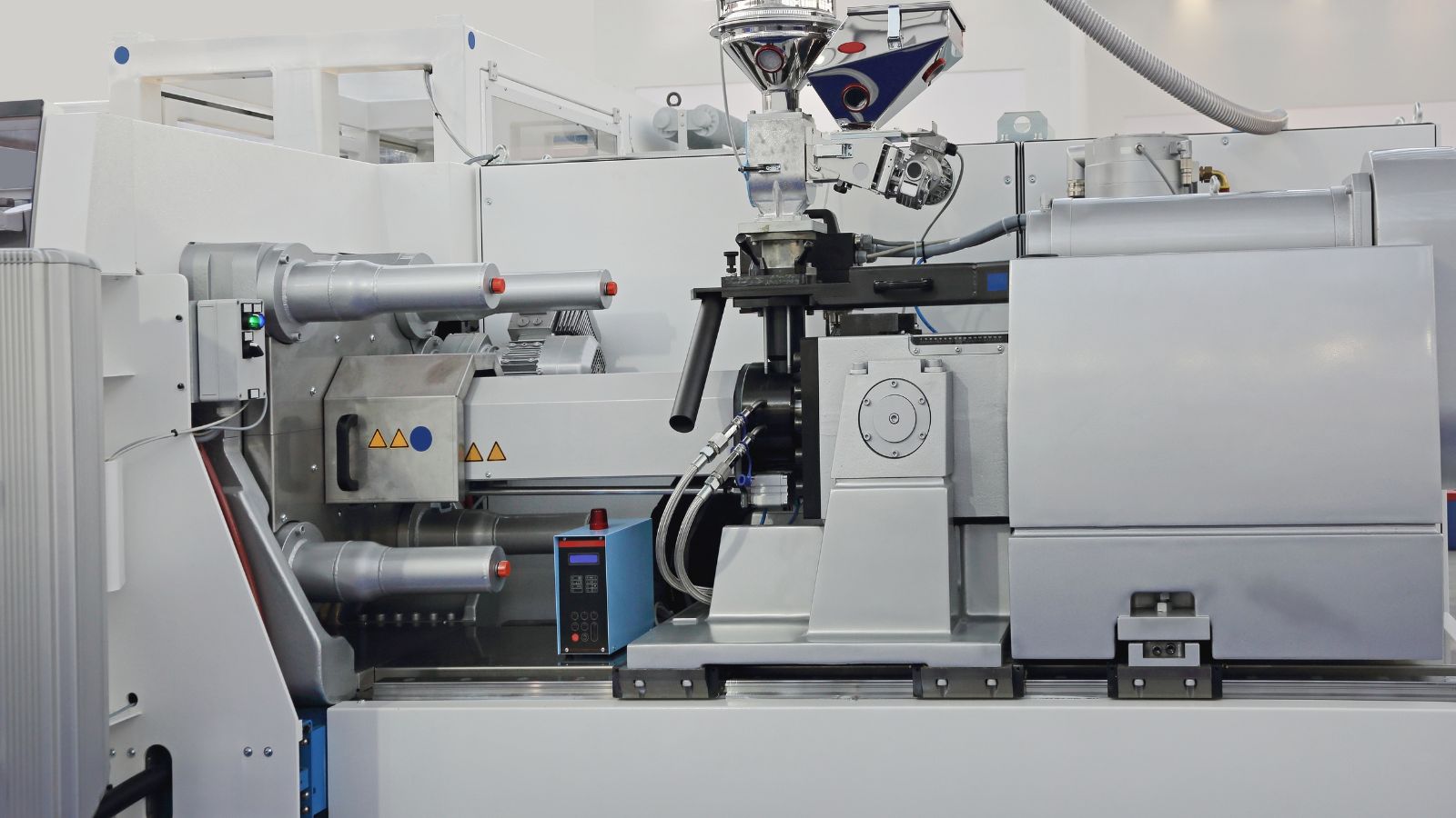a plastic injection mold designed for manifold system