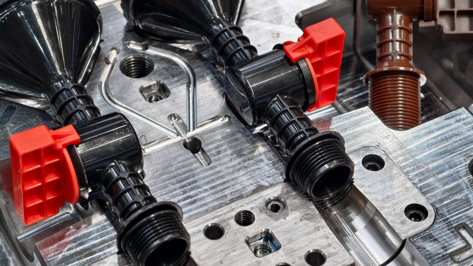 a injection molding machine for manifold system