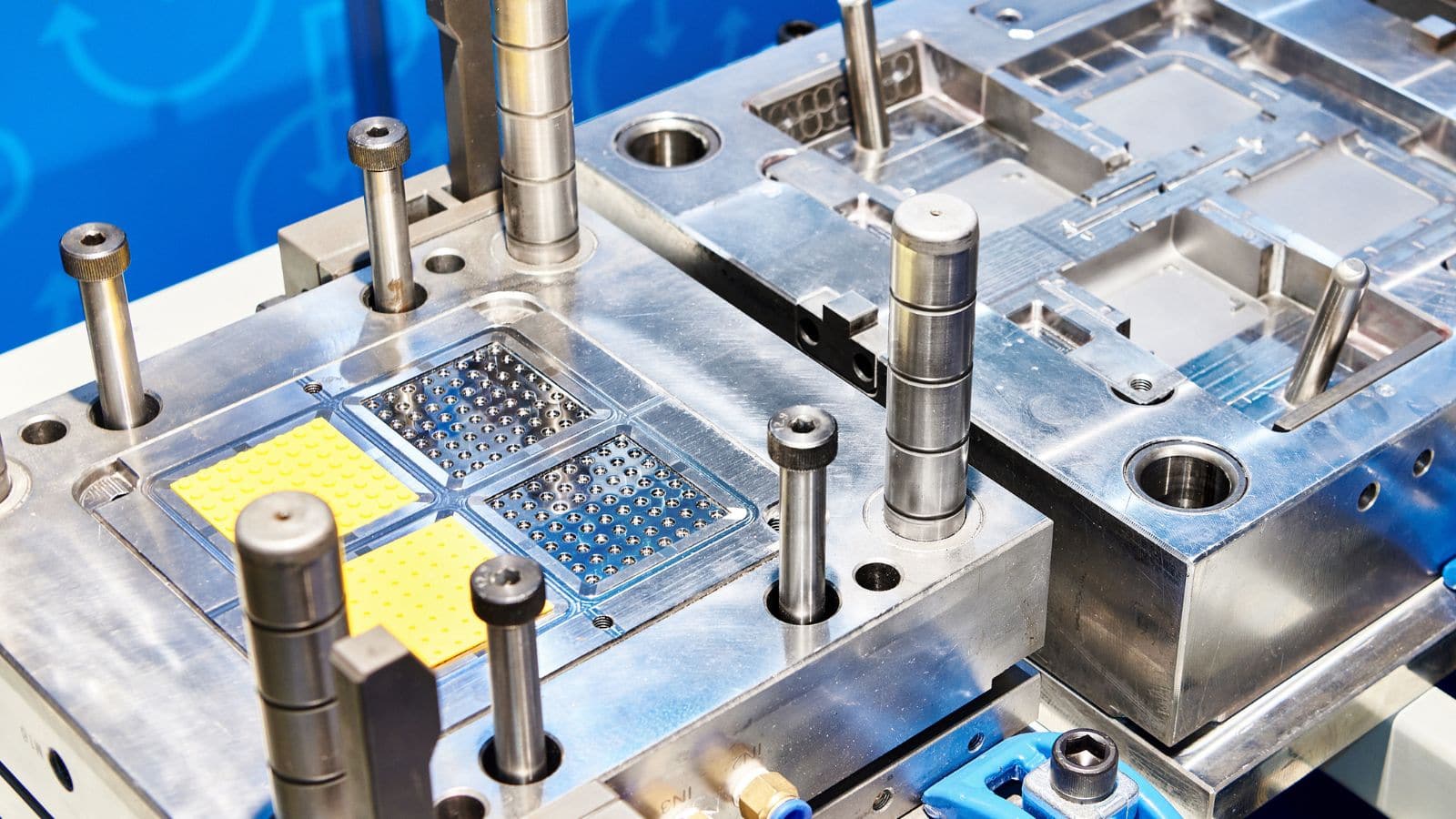 injection mold for lighting plastics